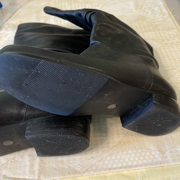 StJohns Bay women’s boots upper leather. Great condition inside and out. - Picture 7 of 12